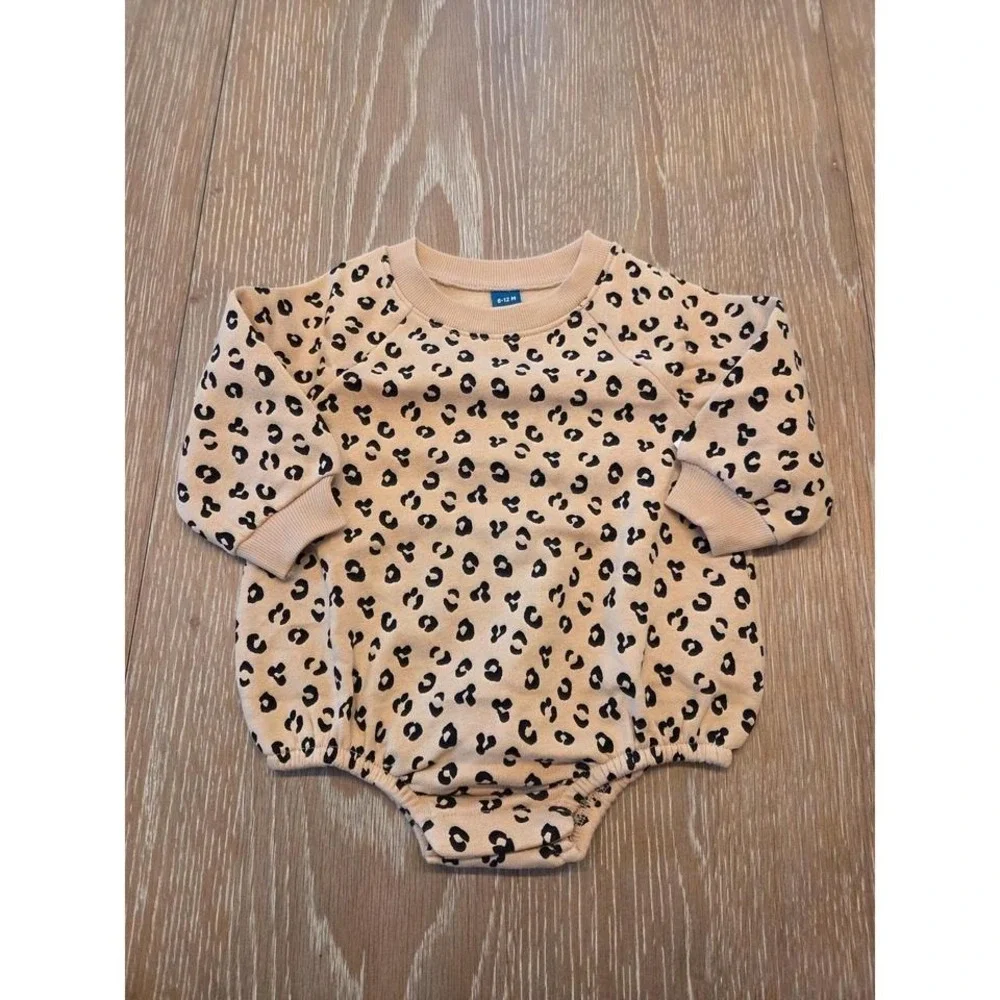 Old‎ navy baby girl romper 6-12 mos